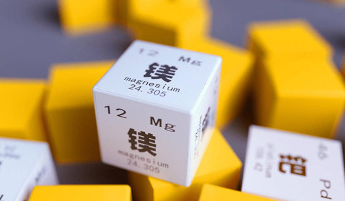 7. Magie. Có nhiều nguyên nhân dẫn đến thiếu magie như duy trì chế độ ăn kiêng, căng thẳng kéo dài...Magie là nguyên tố quan trọng, giúp cơ thể thư giãn, co cơ, trấn tĩnh,... Thiếu hụt magie khiến cơ thể dễ đối diện tình trạng chuột rút, khó ngủ và căng thẳng.