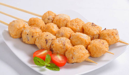 Các loại viên chế biến sẵn. Viên chiên, viên nhúng lẩu, viên hải sản nướng,... rất “được lòng” các thực khách nhỏ bởi hương vị thơm ngon, màu sắc hấp dẫn.