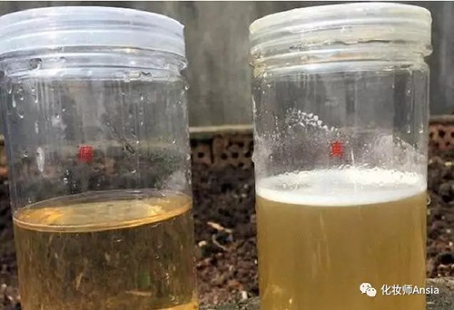 Mật ong thật thường nổi nhiều bọt trên bề mặt. Trong khi đó, mật ong giả thường ít hoặc không có bọt.