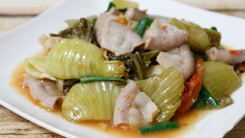 Tuy vậy, mọi người nên hạn chế ăn, tránh ăn nhiều cùng lúc. Nguyên nhân bởi lòng lợn chứa nhiều chất béo và cholesterol. Ăn quá nhiều tăng nguy cơ mỡ máu, cholesterol trong máu tăng cao.