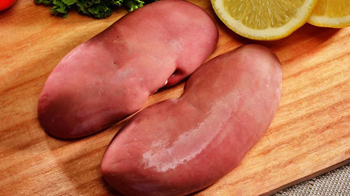 Mặt khác, thận là nơi tích tụ nhiều chất thải và độc tố nhất. Tiêu thụ nhiều bộ phận này có thể gây ngộ độc cấp, biểu hiện lâm sàng là chóng mặt, đầy bụng, buồn nôn, hồi hộp, đánh trống ngực, suy nhược toàn thân, đau dạ dày, kèm theo các triệu chứng tiêu chảy.