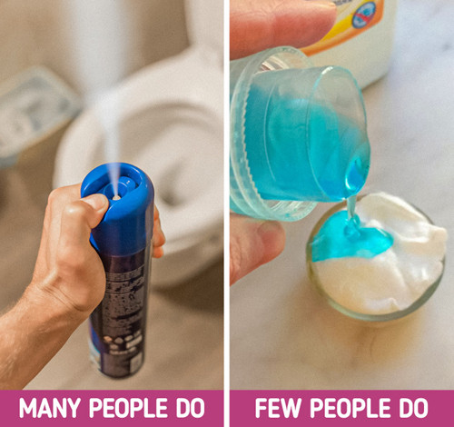 Đôi khi, bạn nên tận dụng nước giặt để làm thơm phòng tắm. Lúc này, bạn đặt miếng bông gòn vào một chiếc cốc nhỏ rồi đổ 2-3 thìa nước giặt, cho vào góc kín. Mùi hương sẽ duy trì đến 3-4 ngày, không cần tốn tiền chi cho loại nước xịt phòng.