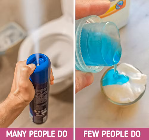 Đôi khi, bạn nên tận dụng nước giặt để làm thơm phòng tắm. Lúc này, bạn đặt miếng bông gòn vào một chiếc cốc nhỏ rồi đổ 2-3 thìa nước giặt, cho vào góc kín. Mùi hương sẽ duy trì đến 3-4 ngày, không cần tốn tiền chi cho loại nước xịt phòng.