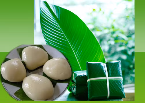 Bánh chưng, bánh dày. Bánh chưng, bánh dày rất quen thuộc với người dân Việt Nam, thường được gói vào dịp Tết cổ truyền. Khi trẩy hội Đền Hùng, bạn cũng có thể thưởng thức đặc sản này. Bánh được làm bởi gạo nếp, đỗ xanh, thịt lợn, lá dong nhưng để tạo ra sự khác biệt, làm nên thương hiệu bánh chưng đất Tổ chính là ở khâu chuẩn bị nguyên liệu và cách gói. (Ảnh minh họa)