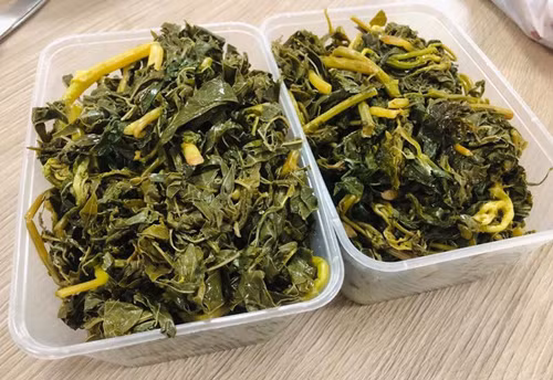 Canh rau sắn có mùi thơm nồng đặc trưng, vị bùi bùi, chua chua của rau sắn, ngọt đậm đà của cá tươi… là món ăn rất phù hợp với những ngày thời tiết nóng nực.