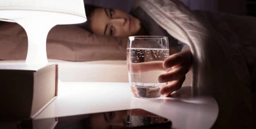  Miệng khô đắng khi ngủ dậy do những nguyên nhân trên sớm cải thiện khi bạn điều chỉnh tư thế ngủ phù hợp, vệ sinh răng miệng sạch sẽ. Tuy nhiên, nếu miệng khô đắng thời gian dài, thay đổi thói quen sinh hoạt không mang lại hiệu quả thì bạn cần chú ý, rất có thể đây là dấu hiệu sức khỏe bất thường.