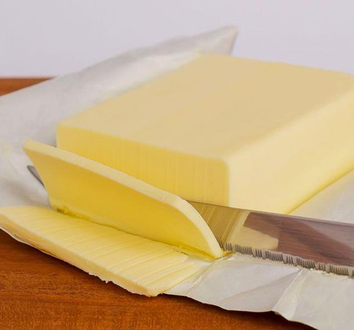 1. Bơ. Chúng ta có niềm tin sai lầm rằng bơ thực vật tốt cho sức khỏe hơn so với bơ nguồn gốc động vật. Thực tế, tác động của chúng không có nhiều khác biệt. (Ảnh: Womensmethod, Boldsky)