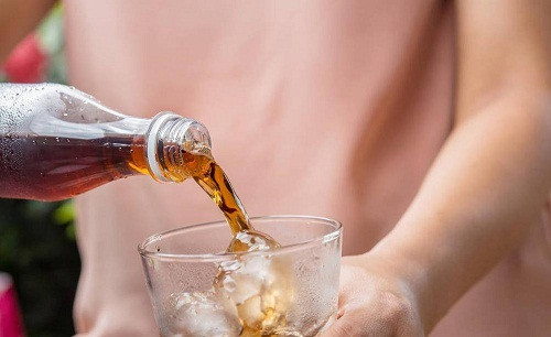 Phân tích một số loại nước, chuyên gia nhận thấy thành phần chính của chúng gồm nước, đường, ga và hương liệu. Nước giải khát không cung cấp bất kỳ dưỡng chất nào. Uống nhiều còn là nguyên nhân làm tăng nguy cơ béo phì, các vấn đề sức khỏe như tiểu đường.