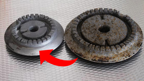 Sau khi vệ sinh, bạn úp ngược bộ mâm chia lửa lên một chiếc khăn để chúng khô hoàn toàn trước khi lắp lại vào bếp.