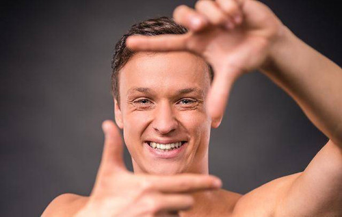 Để tăng cường sức khỏe tuyến tiền liệt, ngoài việc tăng cường vận động, tránh rượu bia và thuốc lá, tiểu tiện khi có nhu cầu, nam giới nên bổ sung 3 “thực phẩm vàng”, “kẻ thù” của viêm tuyến tiền liệt như súp lơ, cà chua, đậu đen...