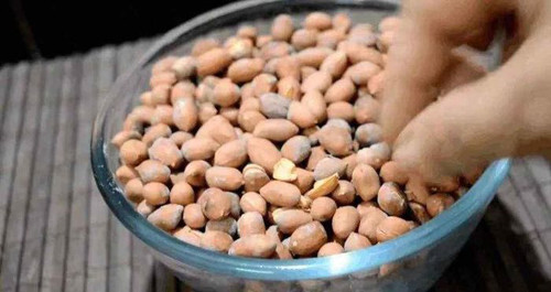 Sau khi loại bỏ hạt mốc, bạn cần chú ý vệ sinh sạch dụng cụ như hộp hay túi đựng. Nếu không, nấm mốc vẫn có khả năng tồn tại mà mắt thường không thể nhìn thấy.