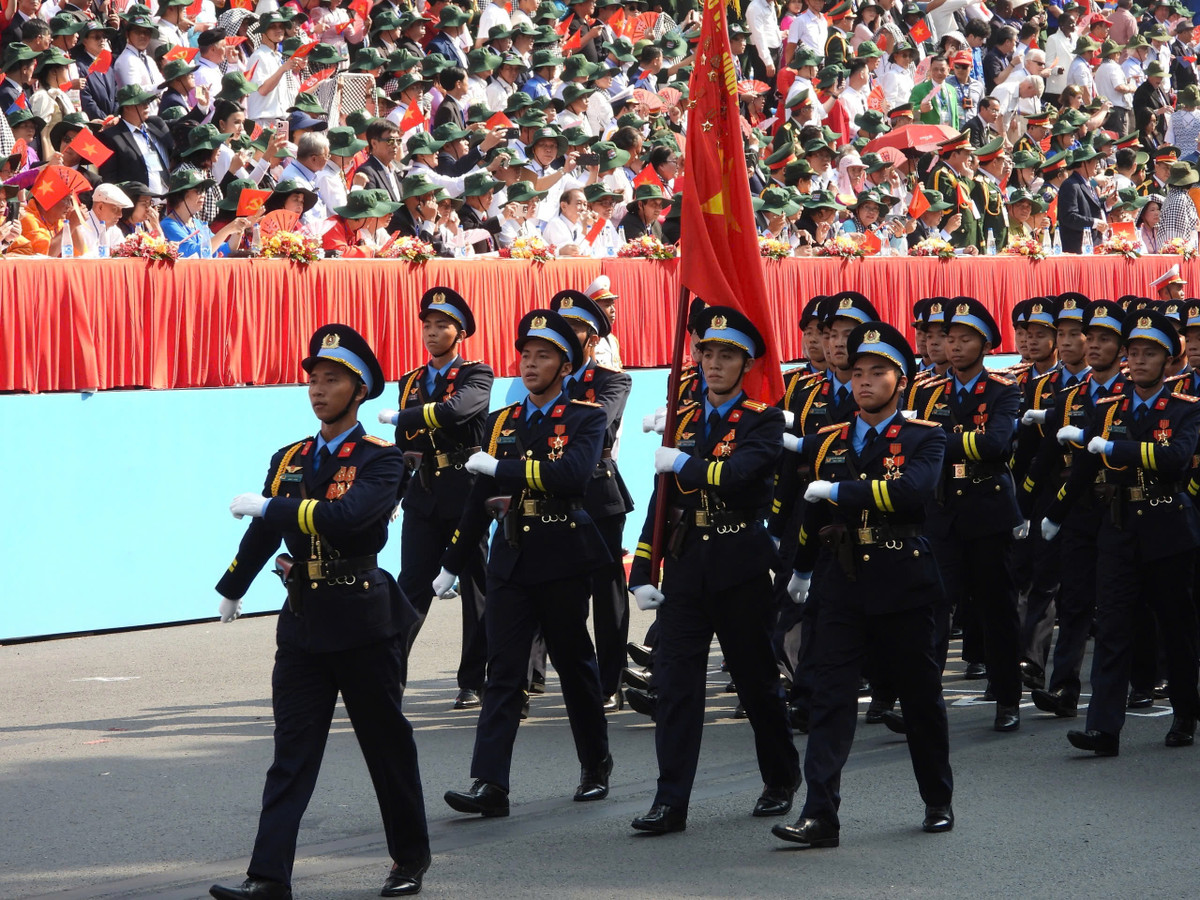 Khối nam sĩ quan Không quân Công an nhân dân: Không quân Công an nhân dân ra đời nhằm thực hiện nhiệm vụ quản lý, điều hành hoạt động bay phục vụ công tác huấn luyện và đấu tranh phòng, chống tội phạm, tham gia tìm kiếm cứu nạn, cứu hộ, phòng chống, khắc phục thảm họa, thiên tai và các nhiệm vụ khác.