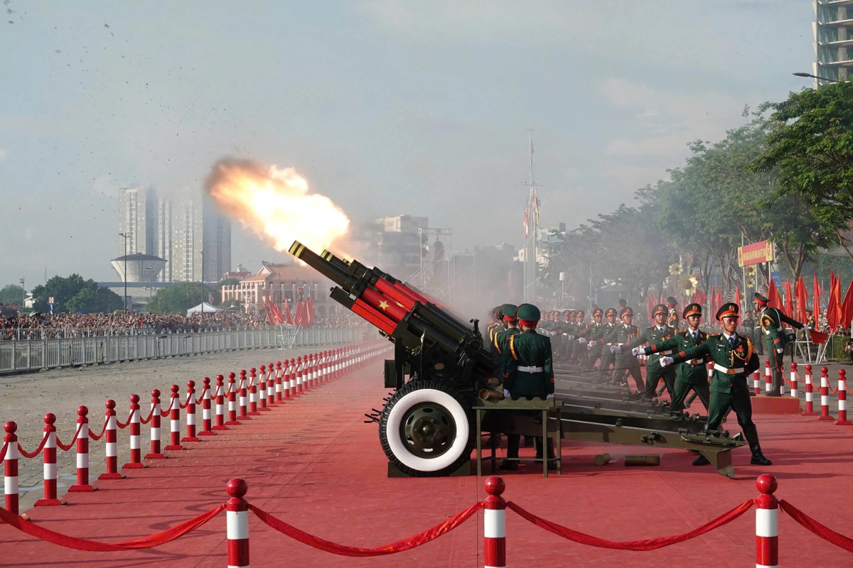 Trực tiếp: Diễu binh diễu hành kỷ niệm 50 năm ngày thống nhất đất nước - Hình 22 Truc tiep: Dieu binh dieu hanh ky niem 50 nam ngay thong nhat dat nuoc-Hinh-22