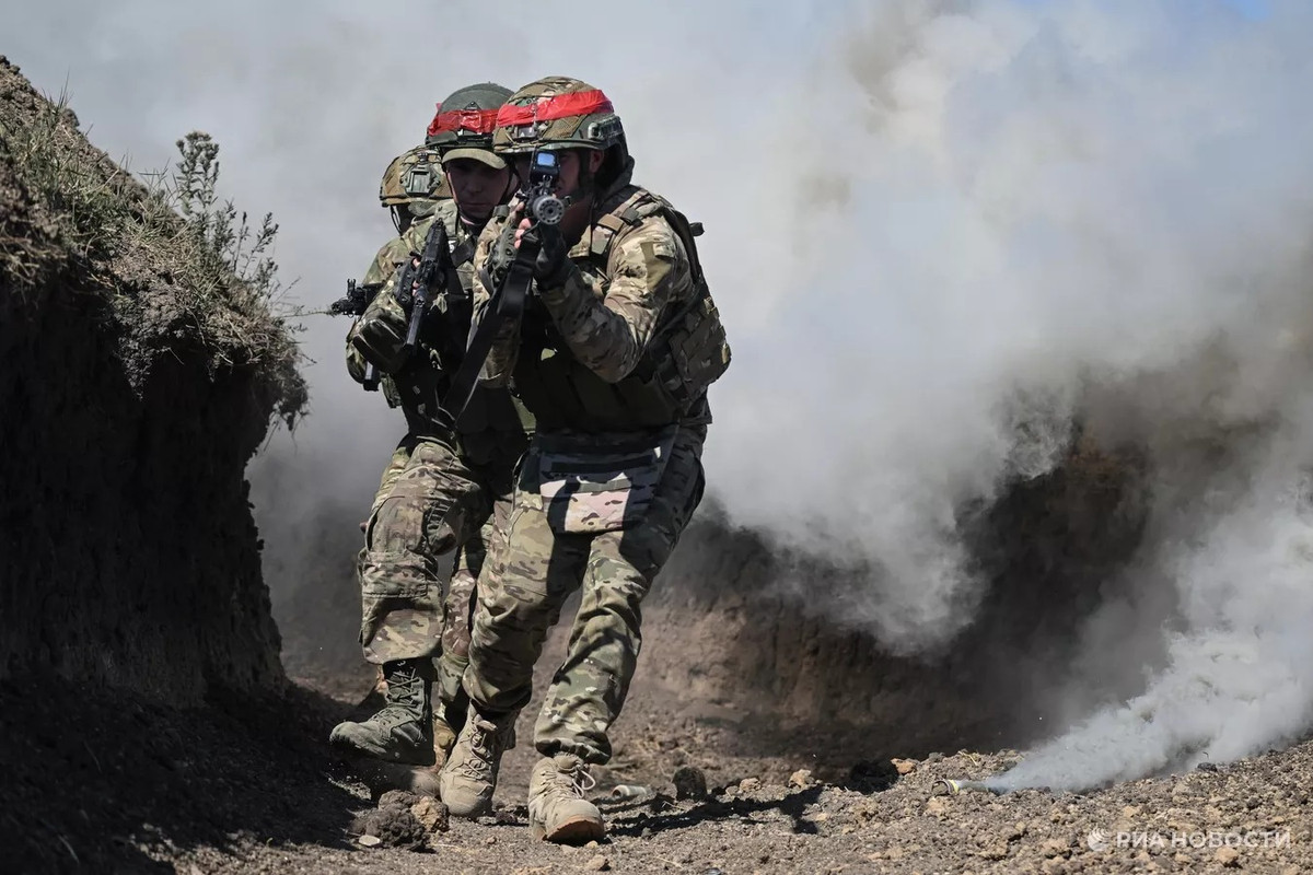 Thành phố Toretsk nằm cách Bakhmut, khu vực mà Nga đang nắm quyền kiểm soát khoảng 20km về phía tây nam, đã chứng kiến giao tranh dữ dội trong những tháng gần đây. Phía Ukraine đã phát động đợt phản công vào cuối tháng 2 và đầu tháng 3. Thành phố Toretsk hiện phần lớn do quân đội Nga kiểm soát.