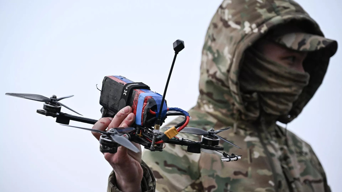 Cũng theo Bộ Quốc phòng Nga, chưa đầy nửa giờ sau, một máy bay không người lái (UAV) của Ukraine đã tấn công trạm biến áp trong cùng khu vực, dẫn đến tình trạng gián đoạn nguồn cung điện.