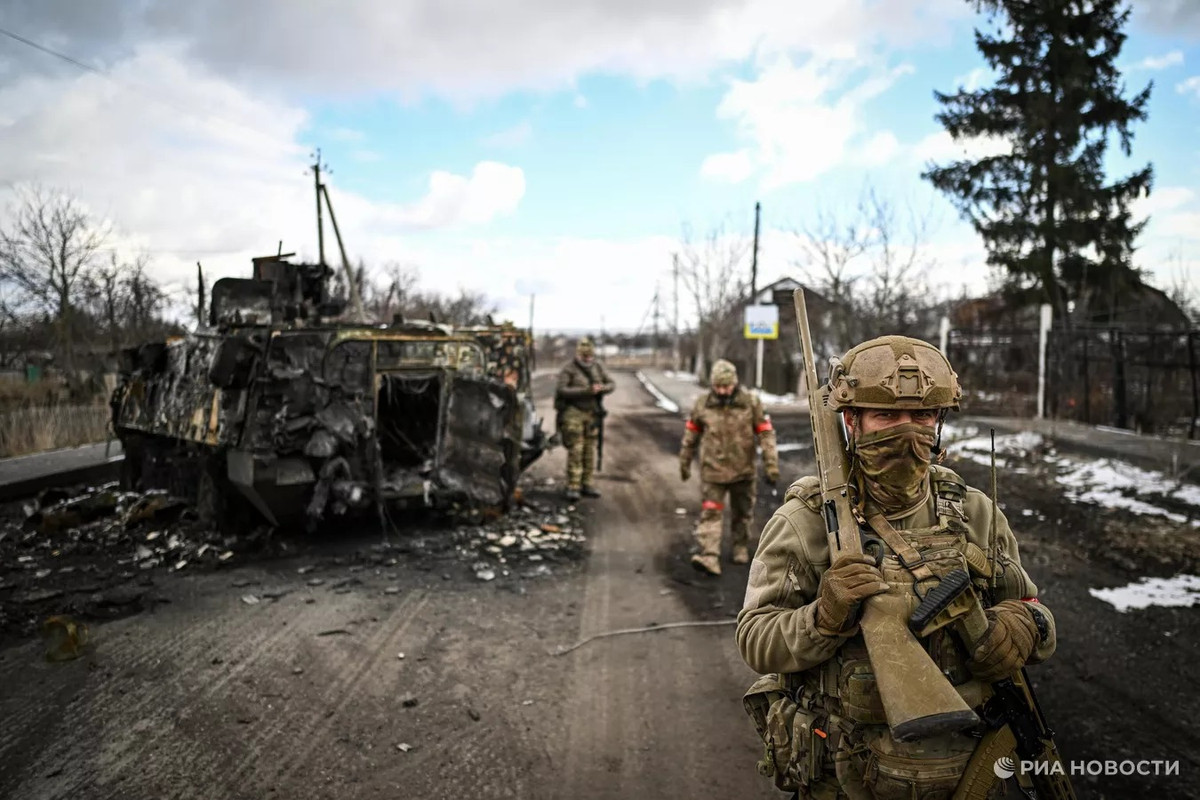 Xét đến việc mặt trận theo hướng Kotlyarovka trở nên sôi động hơn đáng kể trong thời gian gần đây, quân đội Nga có thể vượt qua hồ chứa nước Kotlyarovsky và vùng đầm lầy lân cận bất cứ lúc nào. Nếu hoạt động này diễn ra suốn sẻ, lực lượng Ukraine ở Donetsk sẽ bị quân Nga chia cắt làm hai.