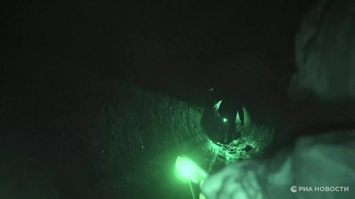 Ở một hướng khác thuộc vùng Donetsk, phát ngôn viên của nhóm vũ trang Khortytsia Victor Tregubov cho biết, quân đội Nga đã cố gắng xâm nhập vào hậu phương của Ukraine tại Toretsk ở thông qua hệ thống đường ngầm, giữa lúc giao tranh trong thành phố vẫn đang tiếp diễn.