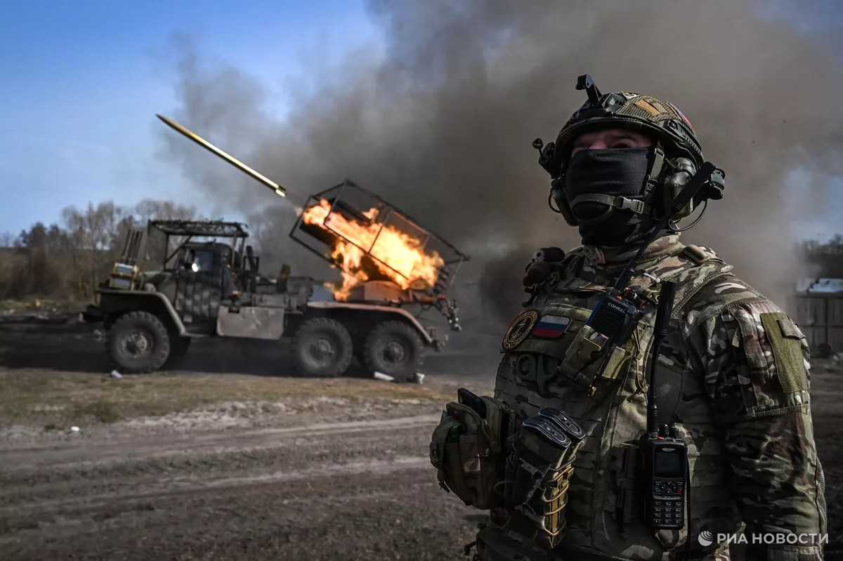 Ngày 31/3 , Quân đội Nga đã tiến về phía tây nam của làng Kotlyarovka nằm ở biên giới phía tây của vùng Donetsk. Trong khi đó lực lượng Ukraine hứng chịu tổn thất ở phía Tây hồ chứa nước Kotlyarovsky. Bước tiến này giúp quân Nga chỉ còn cách biên giới tỉnh Dnepropetrovsk chưa đầy 3 km.