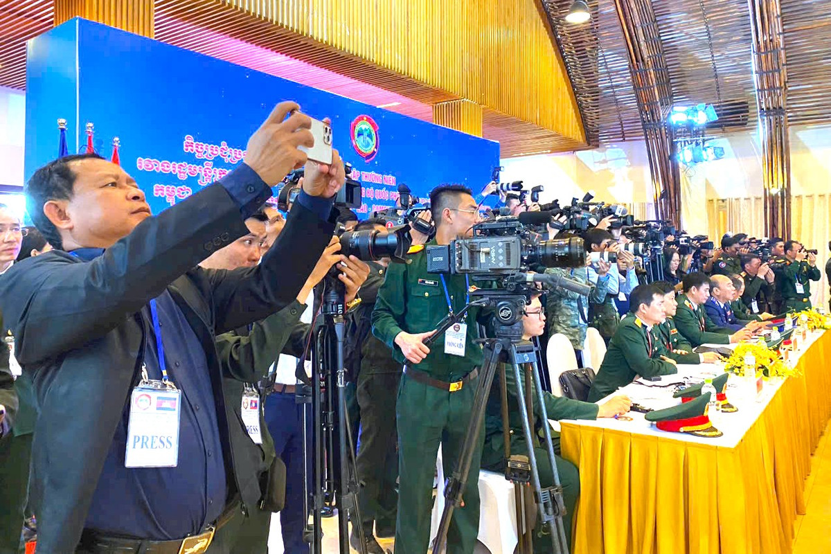 “Mat sang, long trong, but sac” trong thoi dai AI