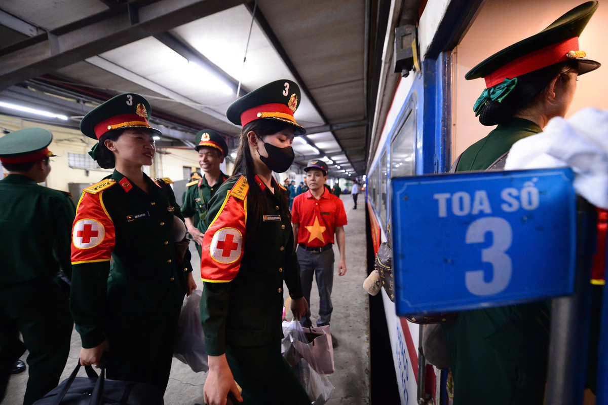 Theo kế hoạch của Bộ Quốc phòng, các khối diễu binh, diễu hành của lực lượng quân đội, dân quân tự vệ sẽ chia thành 5 đoàn hành quân vào miền Nam trên 5 đoàn tàu. Trong đó, có bốn đoàn di chuyển từ ga Hà Nội bằng tàu hỏa, trong hai ngày 3 và 4/4; đoàn tàu số 5 di chuyển từ ga Tam Kỳ (Quảng Nam).