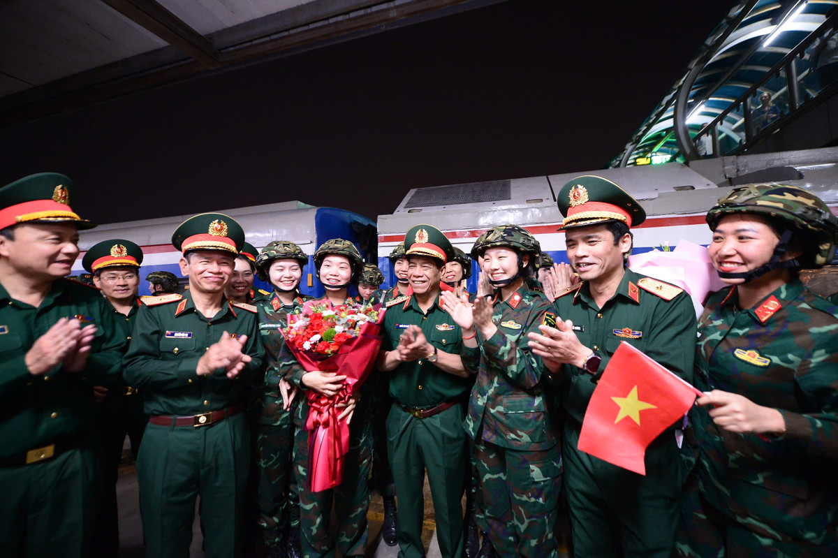 Thượng tướng Nguyễn Văn Nghĩa gửi lời chúc mừng và biểu dương tinh thần trách nhiệm, ý chí kiên cường của các nữ quân nhân. Đồng thời nhấn mạnh việc tham gia diễu binh không chỉ là nhiệm vụ vinh dự mà còn là cơ hội để thể hiện hình ảnh người phụ nữ Việt Nam mạnh mẽ, bản lĩnh trong quân đội.