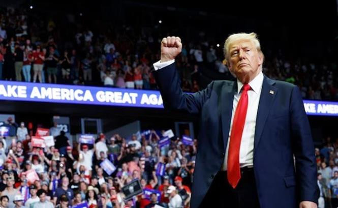 Ly do Tong thong Trump 'tan cong' cac truong dai hoc hang dau My