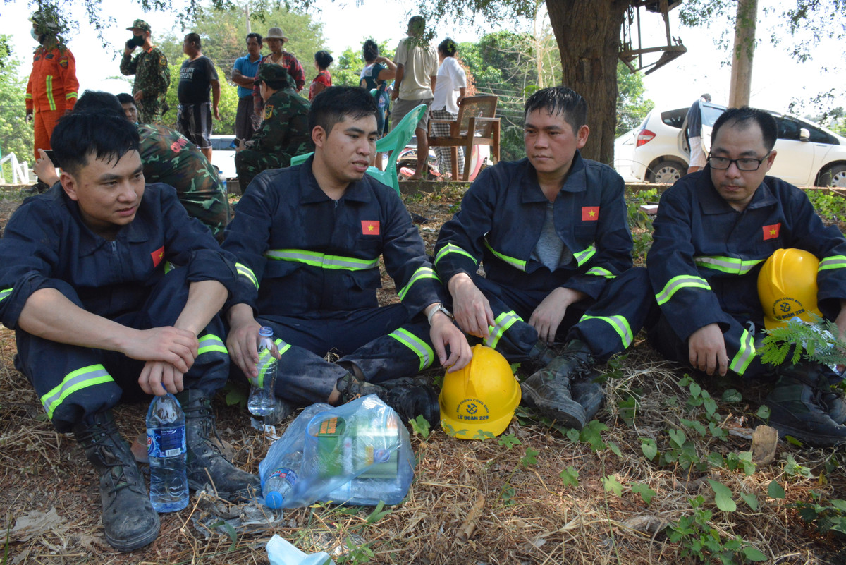 Được biết, trước đó đã có một số lực lượng cứu hộ đến hiện trường nhưng họ hoặc không thể xác định được vị trí cụ ông thiệt mạng, hoặc không thể tiến hành công tác cứu hộ thành công.