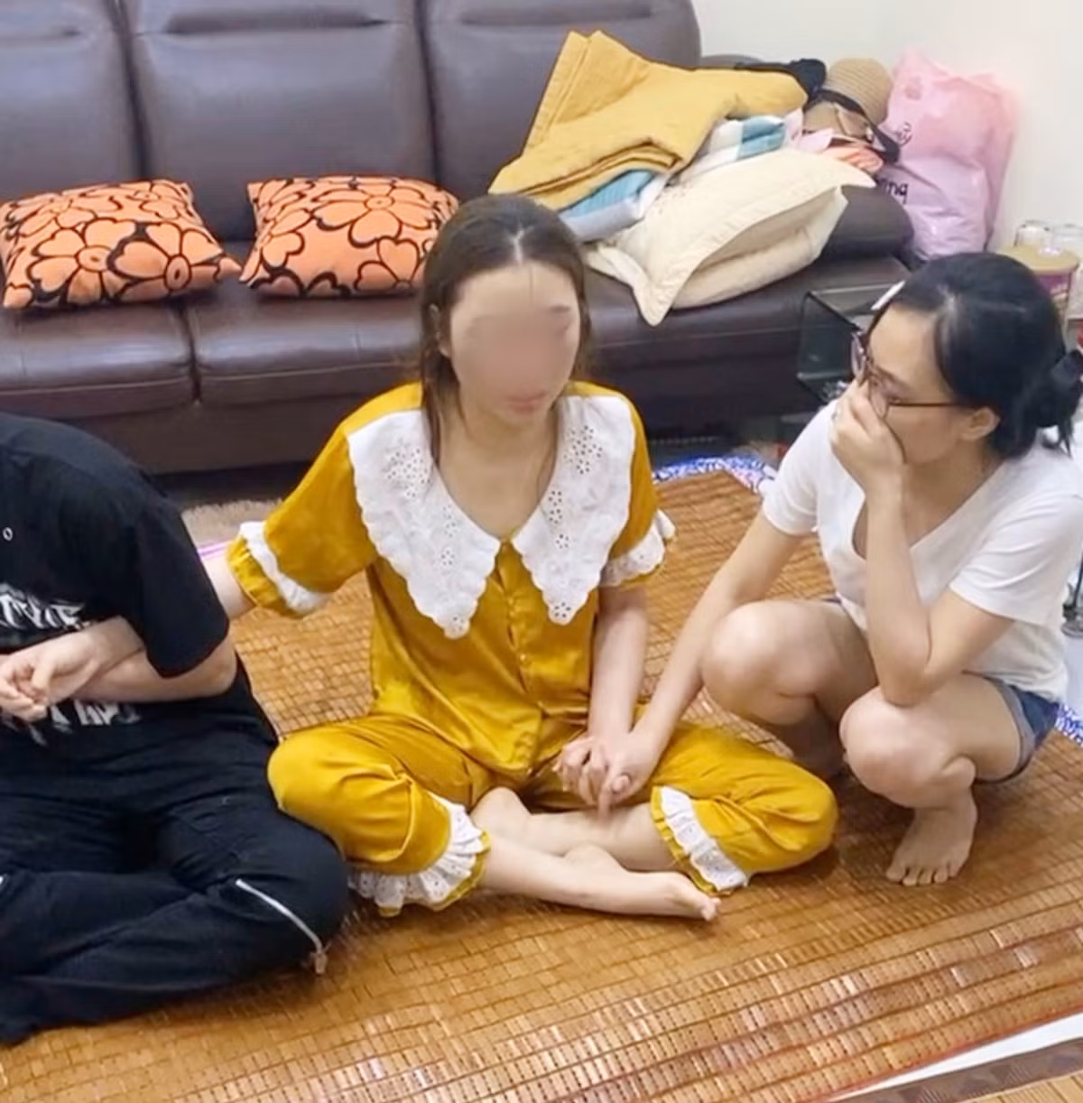 Bé 1 tháng tuổi bị bạo hành: Thực hư giá thuê 60 triệu/tháng - Hình 2 Be 1 thang tuoi bi bao hanh: Thuc hu gia thue 60 trieu/thang-Hinh-2