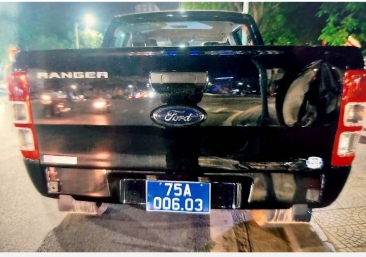  Cán bộ đi xe biển xanh vi phạm nồng độ cồn gây tai nạn: Ngày 13/6/2022, ông Trần Hồng Thắng, công tác tại Ban quản lý khu bảo tồn thiên nhiên Phong Điền, tỉnh Thừa Thiên Huế sử dụng rượu bia, lái xe ô tô BKS: 75A-00603 xảy ra va chạm với xe máy do anh H.A.T (SN 1983) cầm lái chở 4 người trong gia đình khiến 4 người bị thương nhẹ và 1 cháu bé bị gãy xương chân rồi bỏ chạy. Sau đó, lực lượng chức năng đã xử phạt ông Thắng 63 triệu đồng, tước giấy phép lái xe hạng B2 thời gian 24 tháng với nhiều lỗi vi phạm. Thêm nữa ông thắng còn bị kỷ luật khiển trách. 