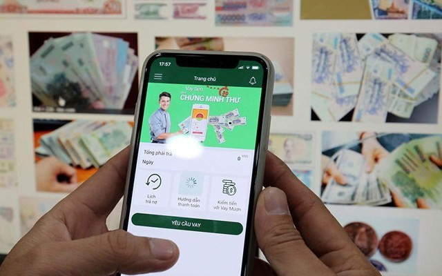 Đi sâu vào tìm hiểu, công an phát hiện trong thời gian qua anh này có vay tiền qua app trên mạng. Có nhiều tin nhắn mời chào vay, cũng có tin nhắn nhắc nhở đóng tiền khi đến hạn... Từ đây, hàng loạt các mối quan hệ bạn bè, xã hội của T. được rà soát. Cùng với đó, công an cũng đẩy mạnh việc truy tìm chiếc xe máy và laptop của nạn nhân. (Ảnh minh họa, nguồn Internet) 
