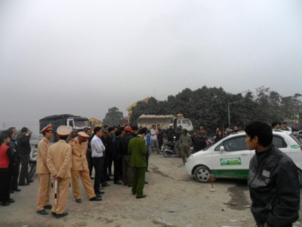  Nam tài xế chết ngạt trong ô tô đang đỗ ven đường: Ngày 24/1/2019, trên quốc lộ 1A thuộc địa phận xã Thanh Hà, Thanh Liêm, Hà Nam, người dân đã phát hiện một lái xe taxi (trú tại xã Liêm Túc, Thanh Liêm, tỉnh Hà Nam) chết ngạt trong ô tô khi đang đỗ. Tại hiện trường, nạn nhân chết trong tư thế ngồi ở ghế lái, người hơi ngả về phía sau xe, hai tay gối đầu, cửa xe vẫn đóng kín, mọi đồ đạc trong xe vẫn còn nguyên vẹn. (Ảnh minh họa)