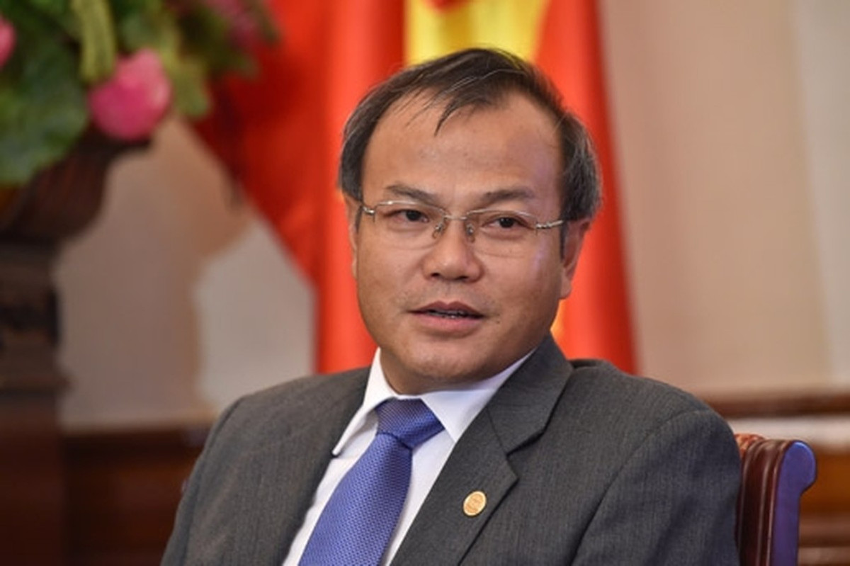 Ngày 8/6, Phó Thủ tướng Trần Lưu Quang ký quyết định của Thủ tướng Chính phủ về việc thi hành kỷ luật đối với ông Vũ Hồng Nam - cựu Đại sứ Việt Nam tại Nhật Bản. Theo đó, Thủ tướng quyết định thi hành kỷ luật bằng hình thức buộc thôi việc đối với ông Vũ Hồng Nam do đã có vi phạm, khuyết điểm rất nghiêm trọng trong công tác. 