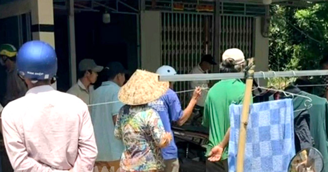  Nam nghi phạm giết người tình trẻ rồi tự tử: Ngày 25/2, Thái Minh Trí (54 tuổi, trú phường Bình Hưng Hòa A, quận Bình Tân, TP HCM) thuê ô tô đi từ TP HCM đến nhà Nguyễn Thị Kim Anh (29 tuổi, ngụ xã Minh Thuận, U Minh Thượng, Kiên Giang). Đến khoảng 10h ngày 26/2, bà Đông (mẹ ruột của Kim Anh), thấy nhiều vết máu trên nền nhà và Kim Anh đã tử vong. Trí ra nhà sau của bà Đông lấy dao tự đâm vào bụng. Sau đó, Trí được đưa đến Bệnh viện Đa khoa Kiên Giang cấp cứu qua cơn nguy kịch. Bước đầu, Trí đã thừa nhận hành vi giết người. 