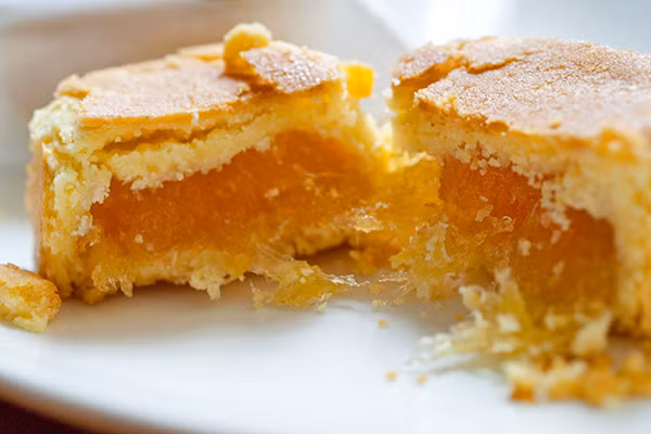 Bánh dứa là món bánh ngọt truyền thống mang lại may mắn trong ngày đầu năm của người Đài Loan.