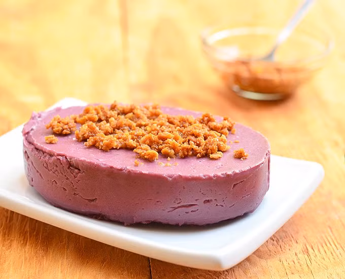 Kem Ube của Philippines được chế biến từ khoai lang tím, sữa đặc có đường, nước cốt dừa.