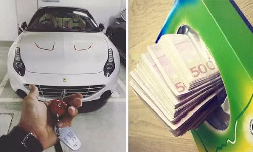 Anh chàng này còn dùng tiền như một tập giấy lau.