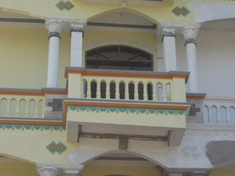 Cả tòa nhà có 35 phòng, tất cả đều có ban công với "view" cực đẹp. Ảnh: VTC News.