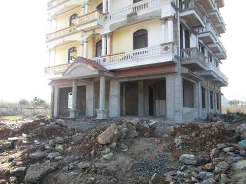 Tàng từng tuyên bố sẽ biến tòa nhà này thành khách sạn sang trọng nhất nhì tỉnh. Ảnh: TPO.