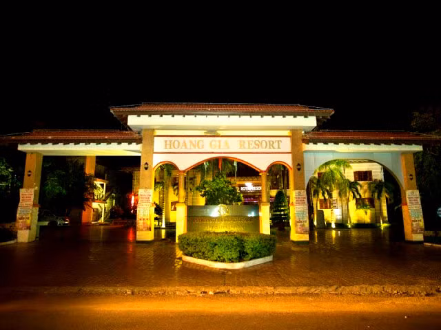 Resort Hoàng Gia Quy Nhơn (Royal Hotel & Healthcare Resort Quy Nhơn là khu resort 4 sao ven biển nằm trên "đất vàng" đường An Dương Vương, TP Quy Nhơn, do bà Ngô Kim Lan, vợ ông Trần Bắc Hà, nguyên Chủ tịch HĐQT Ngân hàng Đầu tư và Phát triển Việt Nam (BIDV) làm chủ. Ảnh: cungphuot.info.