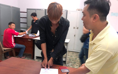 Công an quận Thủ Đức đang cug3 cố hồ sơ để khởi tố vụ án, khởi tố bị can về hành vi "Cướp giật tài sản" và "Cố ý gây thương tích"...