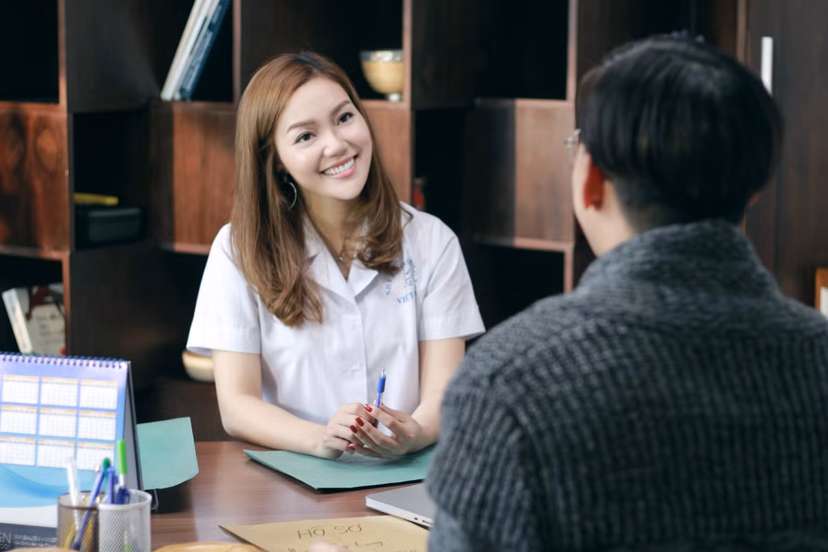 Gai mot con Ngoc Anh cap ke trai la trong MV moi