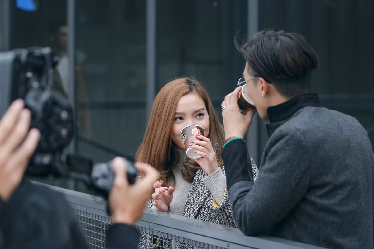 Ca sĩ Ngọc Anh chia sẻ, MV "Tìm một người như thế" là sản phẩm âm nhạc mà cô muốn gửi tặng khán giả yêu nhạc như một lời tri ân.