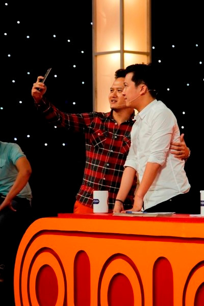 Chàng trai xin chụp ảnh cùng Mười Khó để "lừa" danh hài cười nhưng vẫn thất bại.