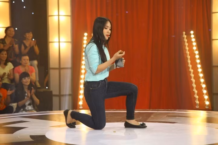 Mỹ Duyên trổ tài hát nhạc chế từ vọng cổ nhưng không thuyết phục được Trấn Thành cười.