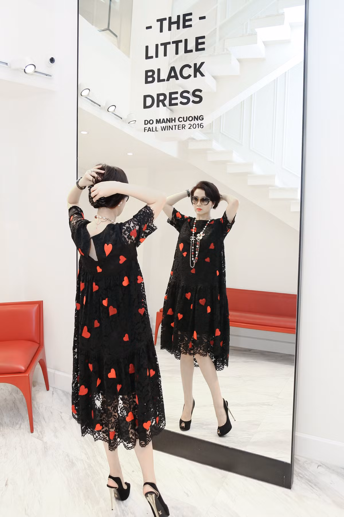 Với thần sắc, phong thái, cùng với giọng nói ngọt ngào, truyền cảm dễ say đắm người đối diện, Hoa hậu đền Hùng Giáng My được mời dẫn dắt cho đêm ra mắt bộ sưu tập mới này.