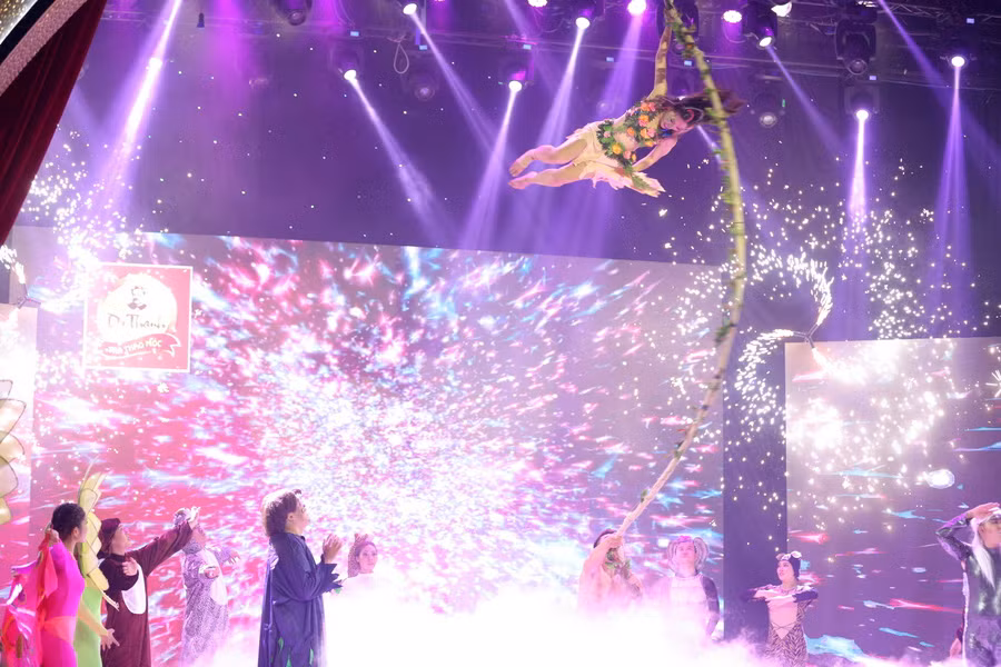 Màn đu dây vô cùng mạo hiểm ở Cười xuyên Việt khiến khán giả đứng tim. Đây cũng là phần khó khăn nhất với Puka. Để thực hiện được tiết mục, Puka đã bị thương, té ngã nhiều lần trong lúc tập luyện.