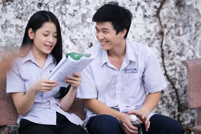 Không chỉ với vai trò diễn viên, cô gái đa tài này còn khiến nhiều khán giả bất ngờ khi thử sức với vai trò viết kịch bản, tổ chức sản xuất, đạo diễn cho các phim ngắn: Cô gái trên tầng thượng, My Sunshine, Tỉnh giấc tôi thấy mình trong ai… Một trong những đứa con tinh thần của Chi Pu đã đoạt giải Cánh diều vàng cho phim ngắn xuất sắc nhất năm 2015.