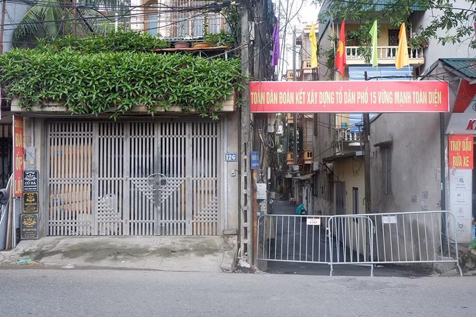 Sáng 18/8, Bộ Y tế thông báo có thêm 7 ca mắc COVID-19 mới, trong đó có bệnh nhân 979 (BN 979, 33 tuổi) trú tại phường Phú Thượng (Tây Hồ, Hà Nội).