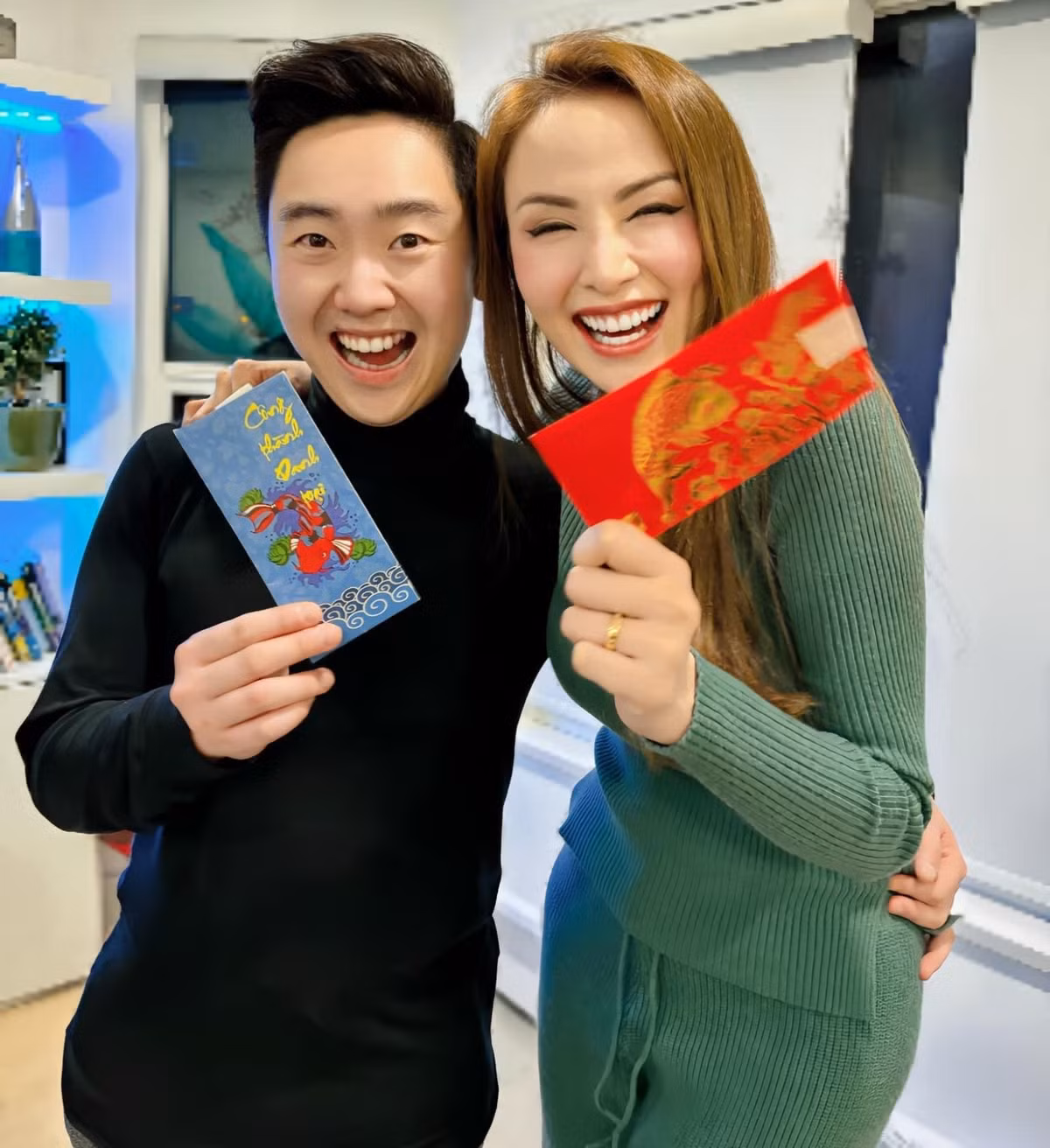 Trải qua sóng gió, Diễm Hương thấy may mắn khi được mọi người yêu thương, giúp đỡ. Người đẹp không quan tâm nhiều đến dư luận, cô muốn tập trung chăm sóc gia đình. Người đẹp bày tỏ: "Trong một mối quan hệ, cả hai cần tôn trọng, thấu hiểu, cùng phát triển, đừng trở thành gánh nặng hay nỗi đau của nhau. Trước khi có tình cảm, chúng ta là bạn bè. Sau đó, chúng ta còn tình nghĩa".