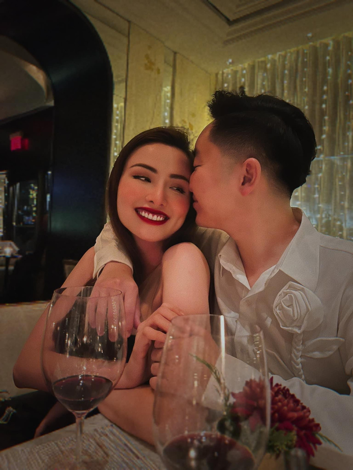 Ông xã Diễm Hương là Việt kiều Canada, tên Duy, tên tiếng Anh là David, hiện làm kinh doanh ở Vancouver. Mỹ nhân sinh năm 1990 gọi chồng bằng tên thân mật là "Mập". Người đẹp chia sẻ David đã giảm cân so với lúc mới yêu nhờ duy trì chế độ ăn uống, tập luyện khoa học.